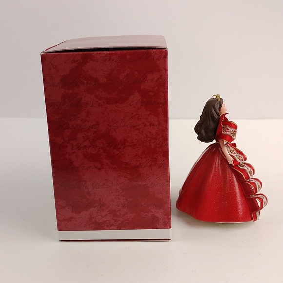 Hallmark Holiday Barbie 1997 Keepsake Ornament - Picture 7 of 12